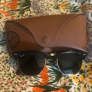 Ray-Ban black Clubmaster sunglasses 🕶